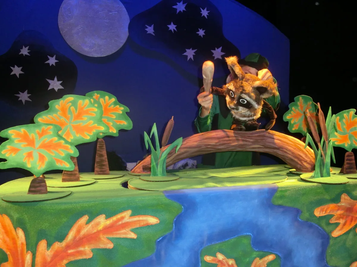 Афиша: Крошка Енот и тот, кто сидит в пруду в Оренбурге 17 мая 2026