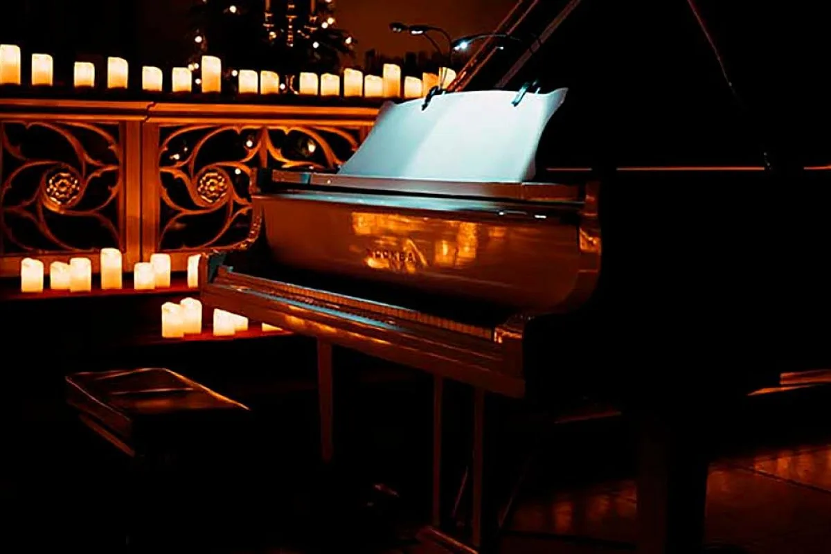 Афиша: Ночь в соборе при свечах. От Баха до Scorpions в Москве 15 мая 2026