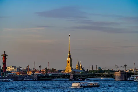Афиша: Обзорная экскурсия по Санкт-Петербургу с прогулкой на теплоходе на закат в Финский залив под живую музыку в Санкт-Петербурге 1 мая 2026