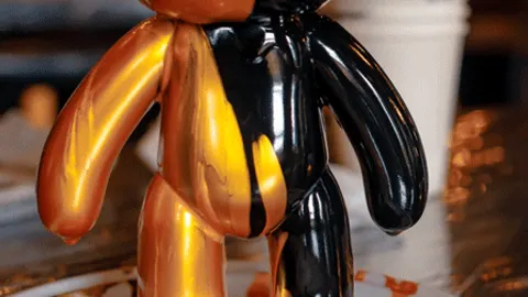 Афиша: Роспись мишки Bearbricks в технике флюид-арт в ресторане Tillander в Санкт-Петербурге 22 мая 2026