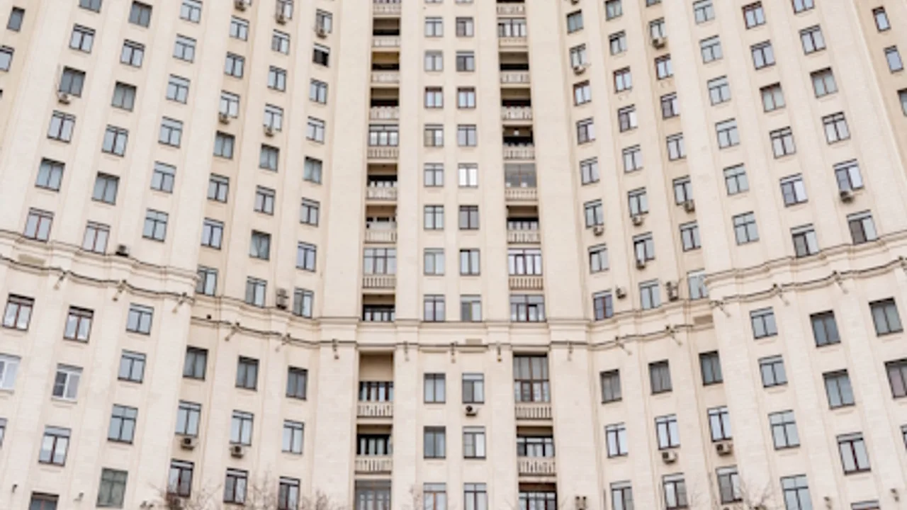 Афиша: Высотка на Котельнической набережной. Экскурсия с посещением квартиры в центральном подъезде здания в Москве 30 мая 2026