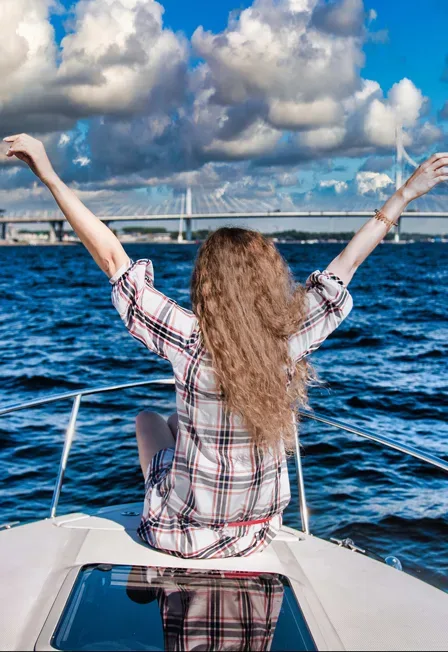 Афиша: ПОЛУДЕННЫЙ ВЫСТРЕЛ НА ТЕПЛОХОДЕ: ПРОГУЛКА ПО КАНАЛАМ ПЕТЕРБУРГА С ДЕТЬМИ в Санкт-Петербурге 18 сентября 2026