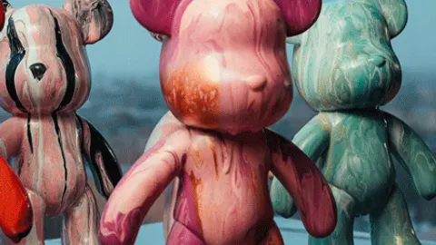 Афиша: Роспись мишки Bearbricks в технике флюид-арт с видом на Неву в Санкт-Петербурге 12 сентября 2026